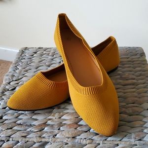 Yellow Pointed-toe Flats (Size 10)